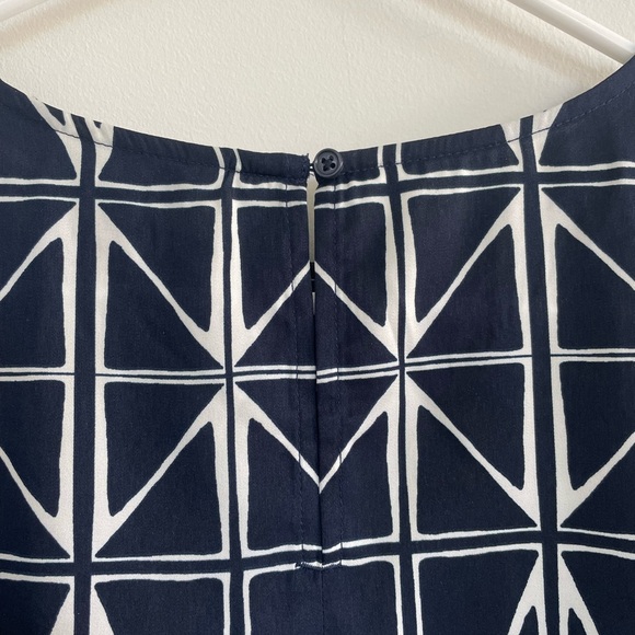 Contemporary Banana Republic top - Picture 3 of 6